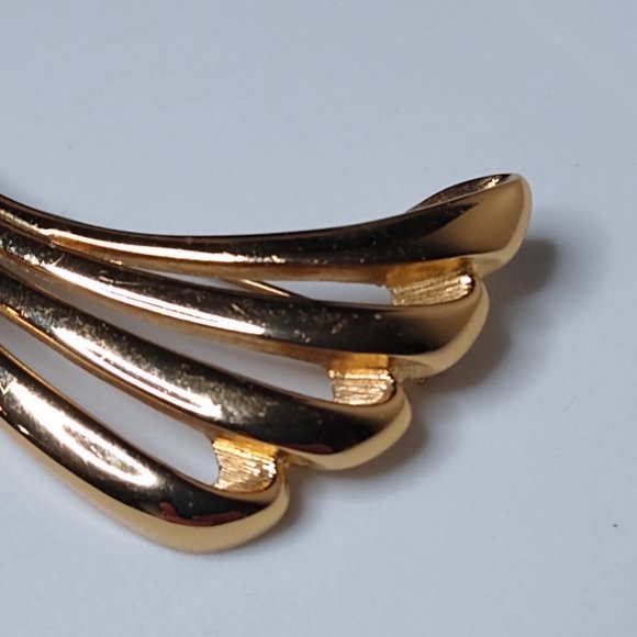 Vintage Monet Decorative Metal Brooch - Picture 5 of 15